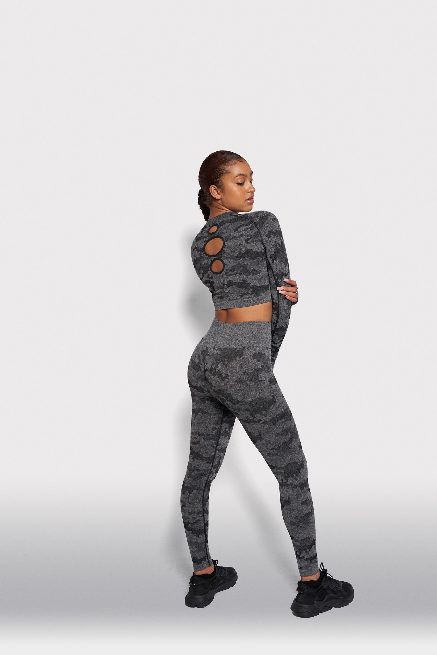 grey camouflage gym leggings and crop top